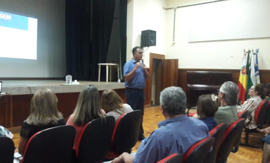 Estudo e Planejamento - Formação de profissionais da escola é repassada para pedagogos