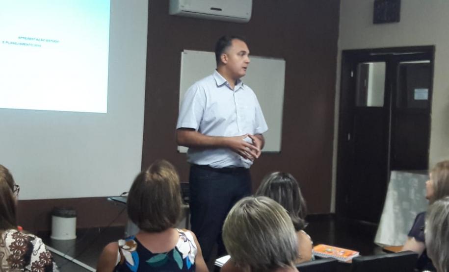 Estudo e Planejamento - Formação de profissionais da escola é repassada para pedagogos