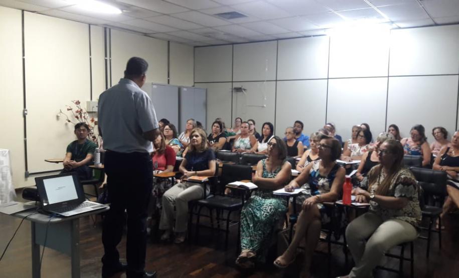 Estudo e Planejamento - Formação de profissionais da escola é repassada para pedagogos