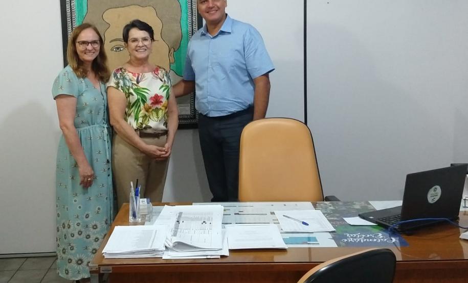 Parceria UEM - Educação Básica Visita da Pró- Reitoria de Ensino da UEM para alinhar projetos em parceria com NRE e equipe de ensino da educação básica.
