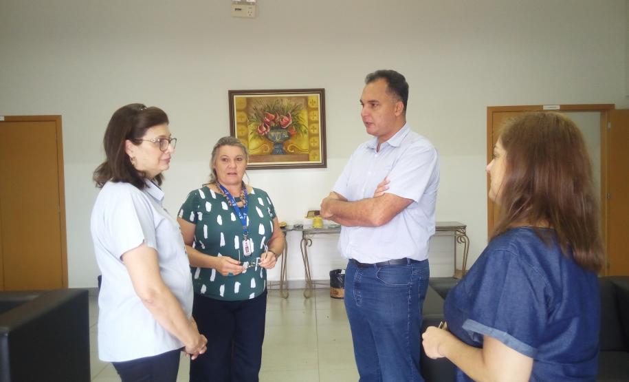 Reunião com APAES Reunião com direção das APAEs.