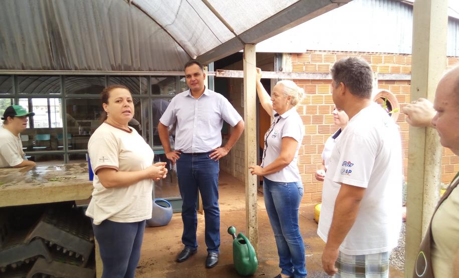 Reunião com APAES Reunião com direção das APAEs.